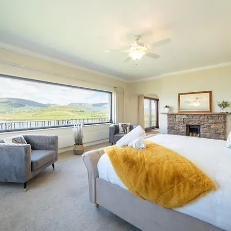 Bay Nest Holiday home